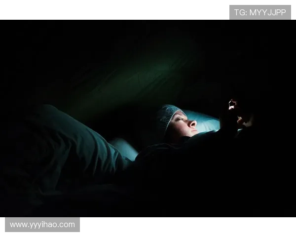 半夜看直播：一场与失眠的无声对话